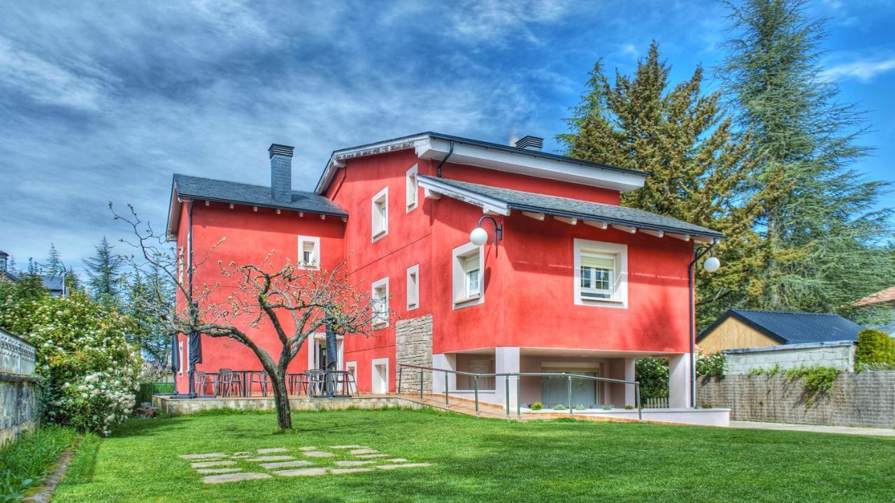 Pura Vida Pirineos Hotel Хака Екстериор снимка